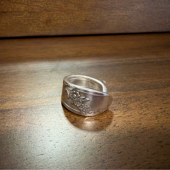 Queen Bess Spoon Ring - Picture 5 of 13